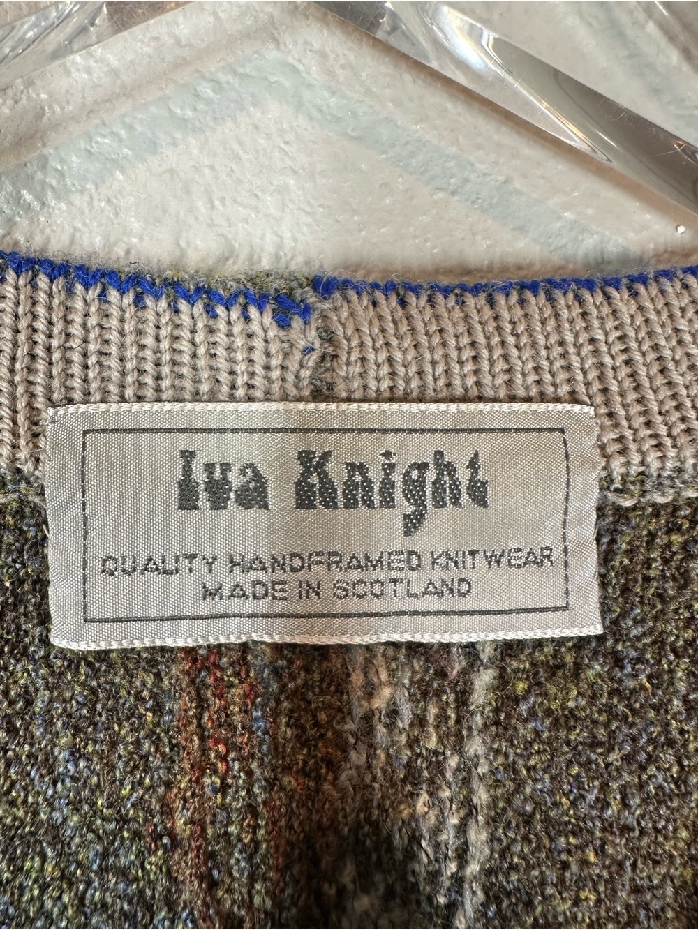 IVA KNIGHT Quality Handframed Knitwear from Scottland V-Neck Sweater Cardigan - Picture 3 of 8